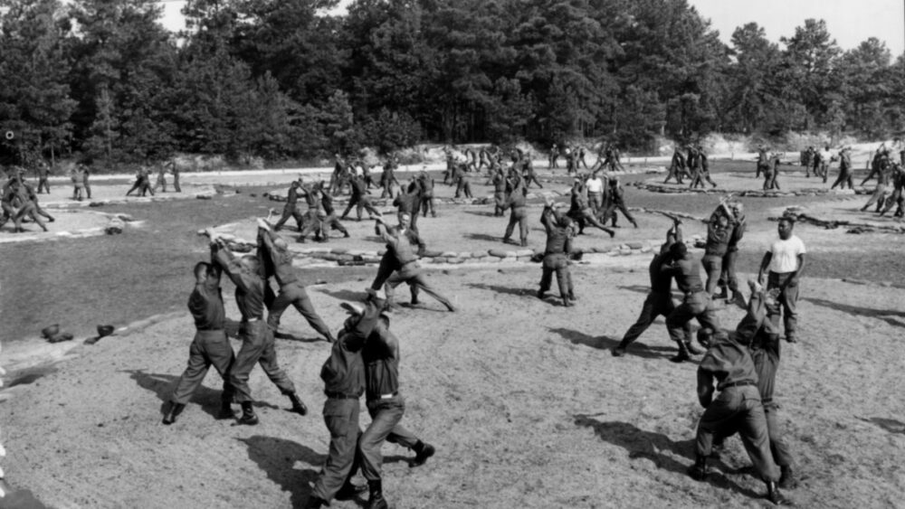 soldiers training for the vietnam war
